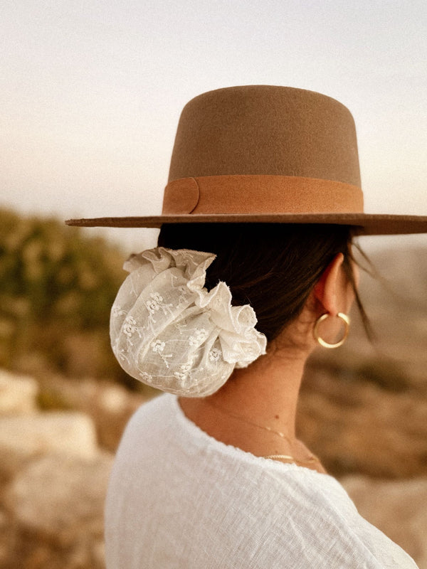 קוקס רקום לבן